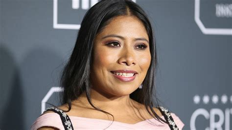 actriz indigena mexicano yalitza louis vuitton|Discriminan en Mexico a actriz indigena .